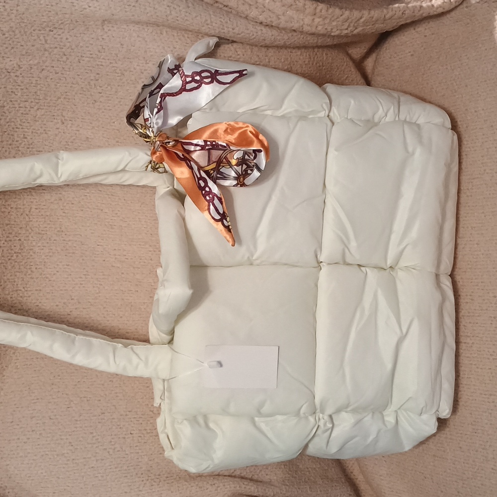 Quilted puff cream bag